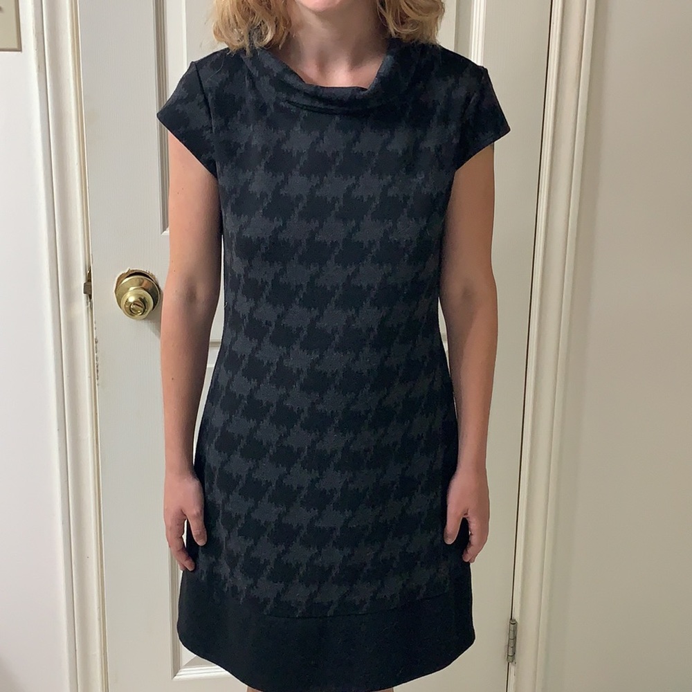 🌷3 for $25🌷Unbranded, US M, Black & Grey Houndstooth Cap Sleeve Cowl Neck Dress